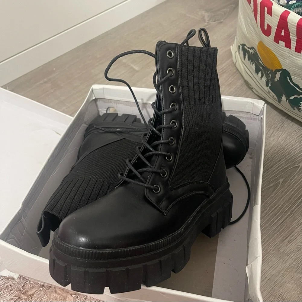 PrettyLittleThing Boots🖤 - Picture 6 of 7
